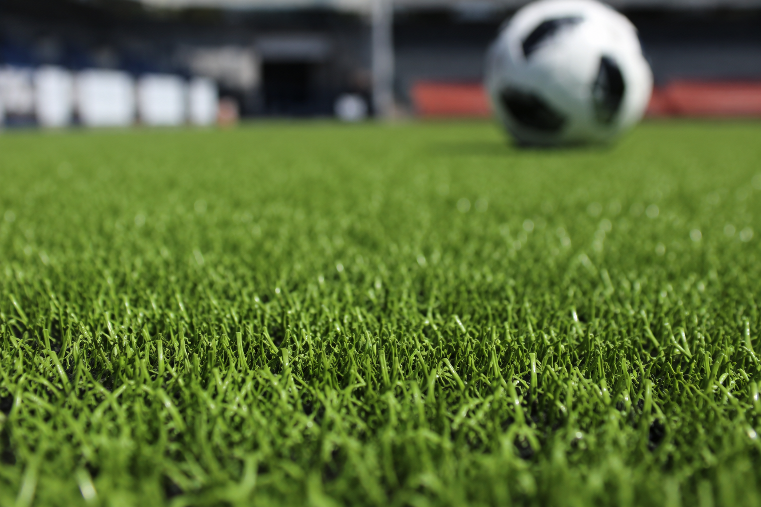 Detalhe de grama sintética esportiva de alta qualidade